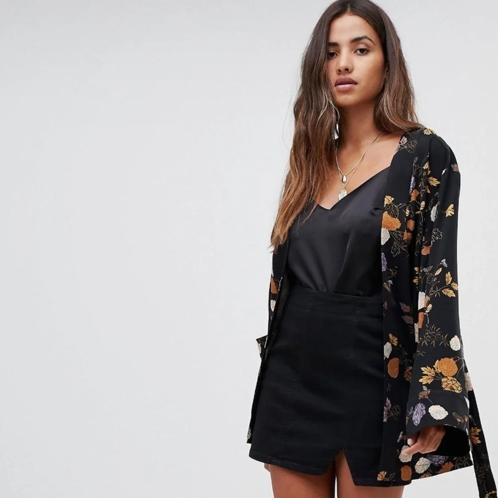 Free People Peony Kimono In Midnight Jacket Front Pockets NWOT Floral Print - Picture 6 of 10